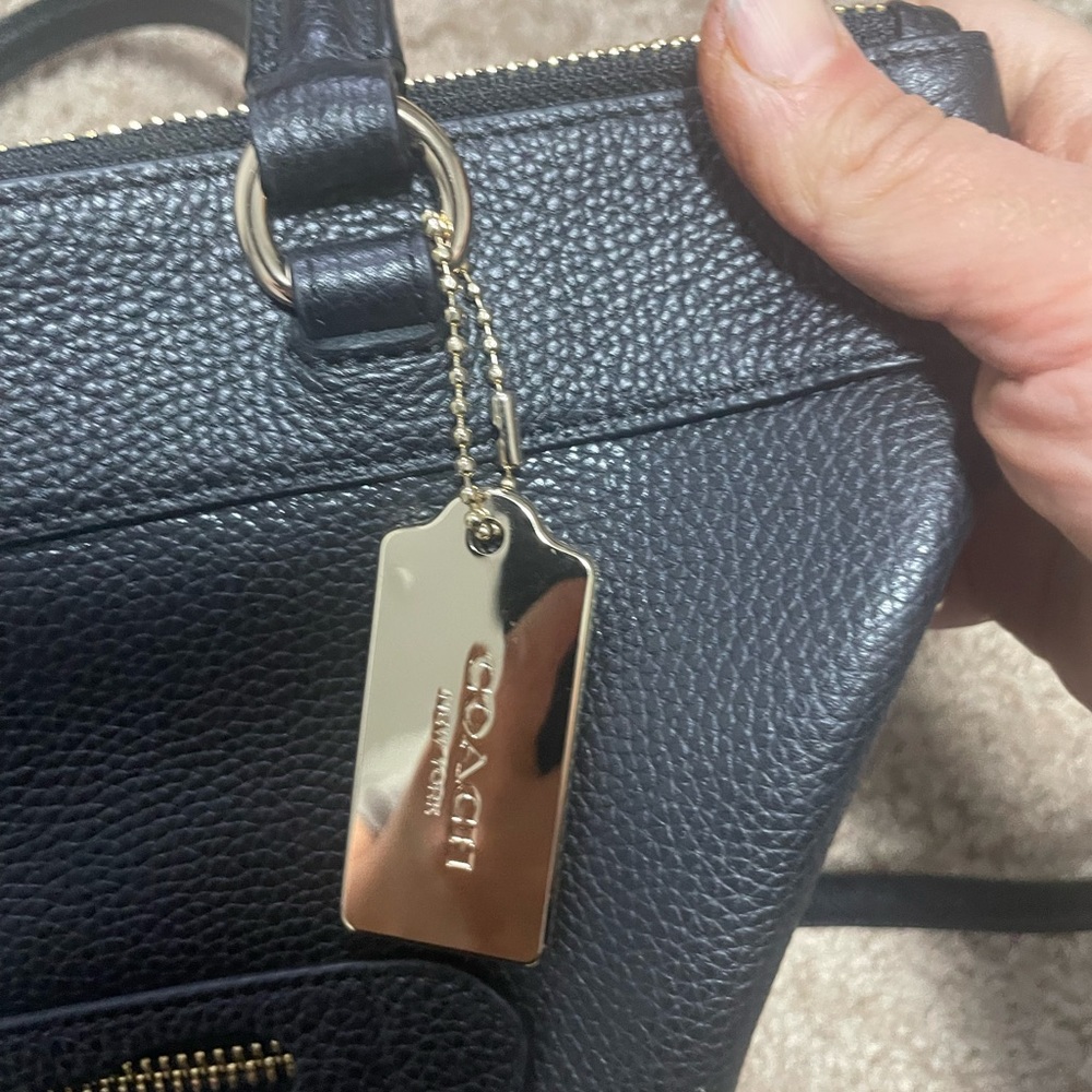 Gorgeous coach pebble leather big bag